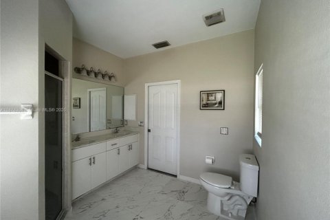 House in North Port, Florida 3 bedrooms, 164.44 sq.m. № 1927868 - photo 9