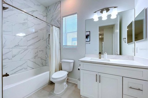Townhouse in Tampa, Florida 4 bedrooms, 243.4 sq.m. № 2411578 - photo 9