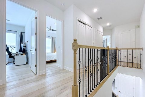 Townhouse in Tampa, Florida 4 bedrooms, 243.4 sq.m. № 2411578 - photo 12