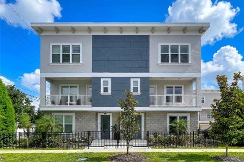 Townhouse in Tampa, Florida 4 bedrooms, 243.4 sq.m. № 2411578 - photo 18