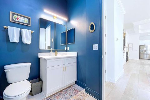 Townhouse in Tampa, Florida 4 bedrooms, 243.4 sq.m. № 2411578 - photo 13