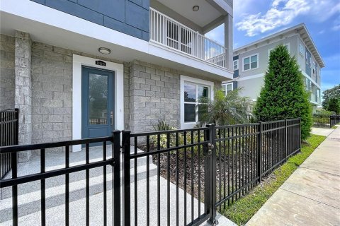 Townhouse in Tampa, Florida 4 bedrooms, 243.4 sq.m. № 2411578 - photo 23
