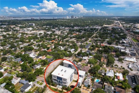 Townhouse in Tampa, Florida 4 bedrooms, 243.4 sq.m. № 2411578 - photo 16