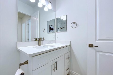 Townhouse in Tampa, Florida 4 bedrooms, 243.4 sq.m. № 2411578 - photo 8