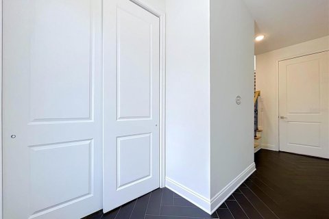 Townhouse in Tampa, Florida 4 bedrooms, 243.4 sq.m. № 2411578 - photo 27