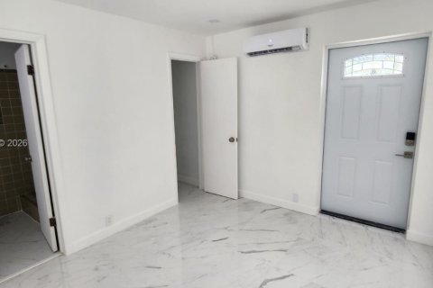 Снять в аренду коммерческую недвижимость в Майами, Флорида 1 спальня, 37.16м2, № 2005394 - фото 3