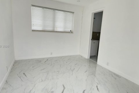 Снять в аренду коммерческую недвижимость в Майами, Флорида 1 спальня, 37.16м2, № 2005394 - фото 9