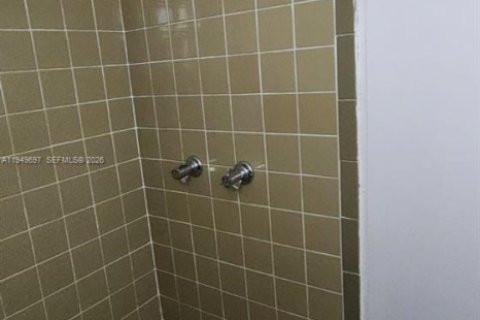 Снять в аренду коммерческую недвижимость в Майами, Флорида 1 спальня, 37.16м2, № 2005394 - фото 4