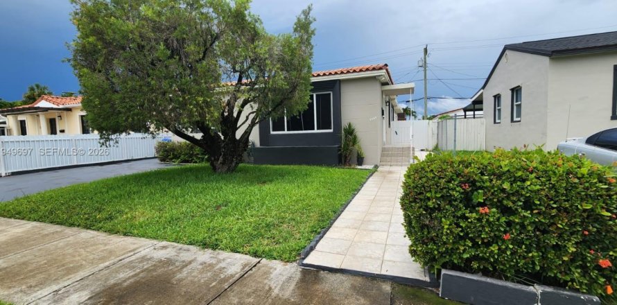 Коммерческая недвижимость в Майами, Флорида 1 спальня, 37.16м2 № 2005394