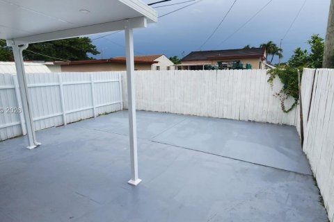 Снять в аренду коммерческую недвижимость в Майами, Флорида 1 спальня, 37.16м2, № 2005394 - фото 10