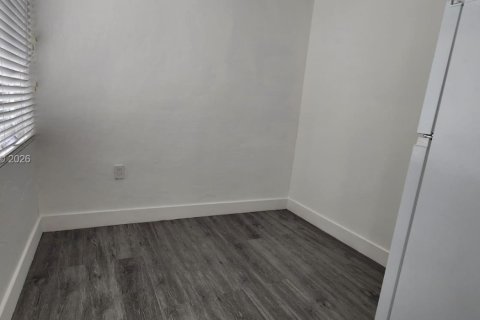 Снять в аренду коммерческую недвижимость в Майами, Флорида 1 спальня, 37.16м2, № 2005394 - фото 8