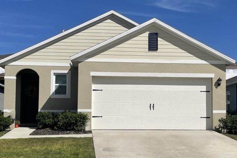 House in Poinciana, Florida 3 bedrooms, 139.73 sq.m. № 1820803 - photo 1