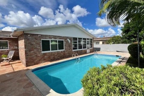 House in Sunrise, Florida 3 bedrooms, 144.37 sq.m. № 1871293 - photo 14