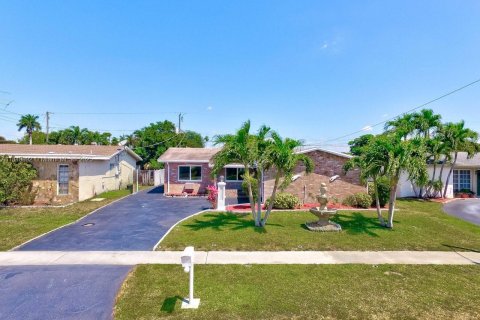 House in Sunrise, Florida 3 bedrooms, 144.37 sq.m. № 1871293 - photo 1