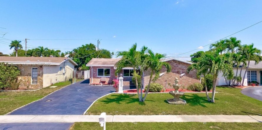 House in Sunrise, Florida 3 bedrooms, 144.37 sq.m. № 1871293