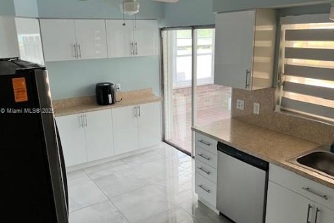 House in Sunrise, Florida 3 bedrooms, 144.37 sq.m. № 1871293 - photo 17