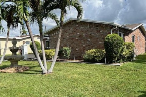 House in Sunrise, Florida 3 bedrooms, 144.37 sq.m. № 1871293 - photo 5