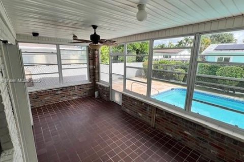 House in Sunrise, Florida 3 bedrooms, 144.37 sq.m. № 1871293 - photo 9