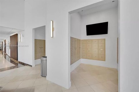 Condo in Fort Lauderdale, Florida, 3 bedrooms  № 1845597 - photo 11