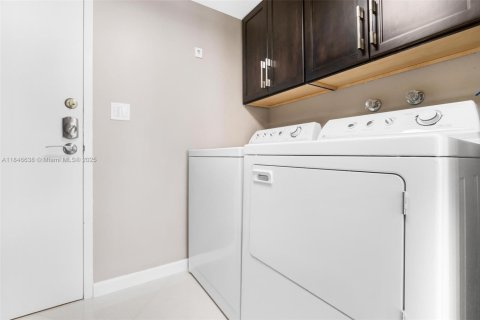 Condo in Fort Lauderdale, Florida, 3 bedrooms  № 1845597 - photo 25