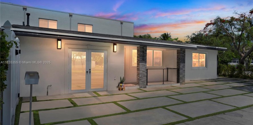 House in Fort Lauderdale, Florida 3 bedrooms, 127.28 sq.m. № 1818278