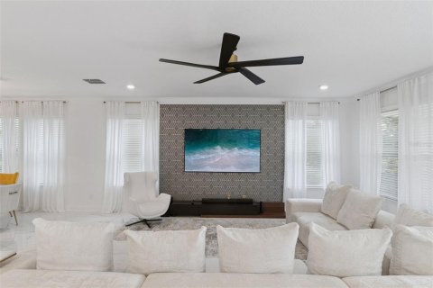 House in Orlando, Florida 4 bedrooms, 335.75 sq.m. № 2110525 - photo 22