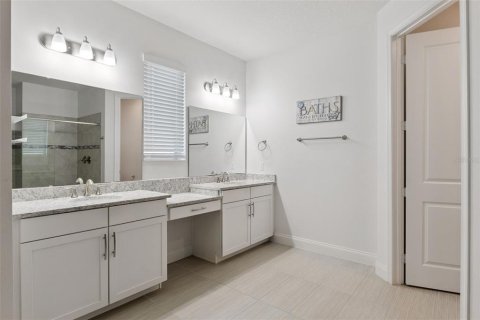 House in Orlando, Florida 4 bedrooms, 335.75 sq.m. № 2110525 - photo 29
