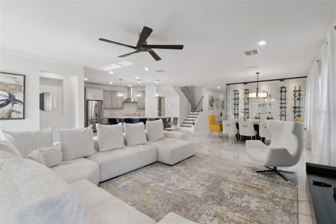 House in Orlando, Florida 4 bedrooms, 335.75 sq.m. № 2110525 - photo 18