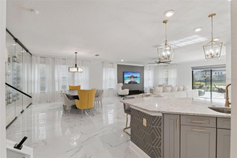 House in Orlando, Florida 4 bedrooms, 335.75 sq.m. № 2110525 - photo 9