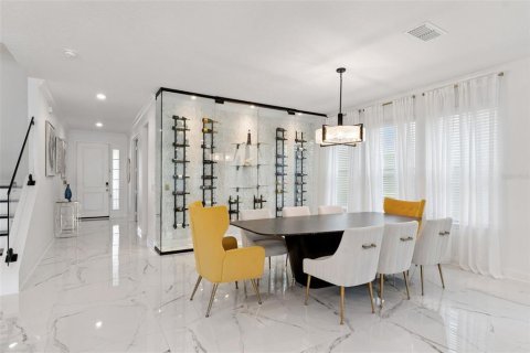 House in Orlando, Florida 4 bedrooms, 335.75 sq.m. № 2110525 - photo 7