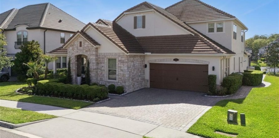 House in Orlando, Florida 4 bedrooms, 335.75 sq.m. № 2110525
