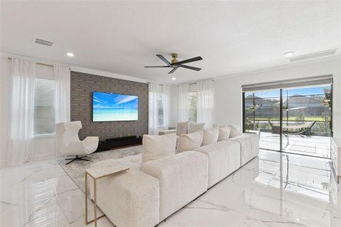 House in Orlando, Florida 4 bedrooms, 335.75 sq.m. № 2110525 - photo 21