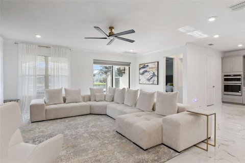 House in Orlando, Florida 4 bedrooms, 335.75 sq.m. № 2110525 - photo 19