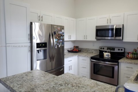 Townhouse in Miami, Florida 4 bedrooms, 168.34 sq.m. № 1922889 - photo 3