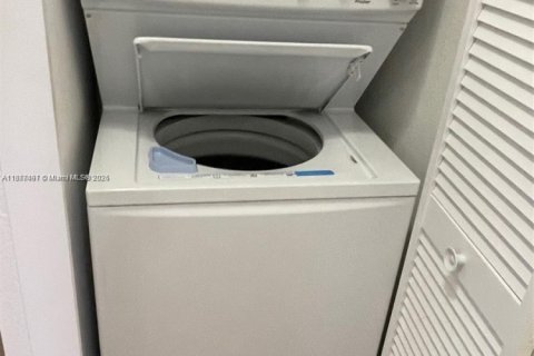 Снять в аренду таунхаус в Майами, Флорида 4 спальни, 168.34м2, № 1922889 - фото 12