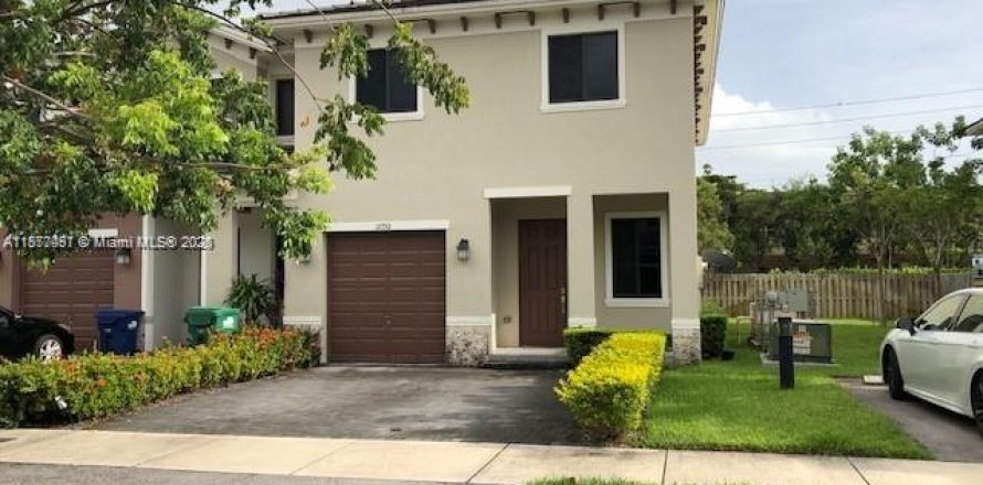 Townhouse in Miami, Florida 4 bedrooms, 168.34 sq.m. № 1922889