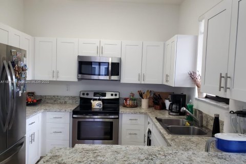 Townhouse in Miami, Florida 4 bedrooms, 168.34 sq.m. № 1922889 - photo 4