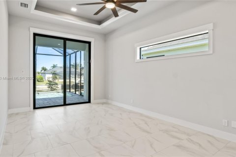 House in Cape Coral, Florida 4 bedrooms, 317.91 sq.m. № 1845779 - photo 17