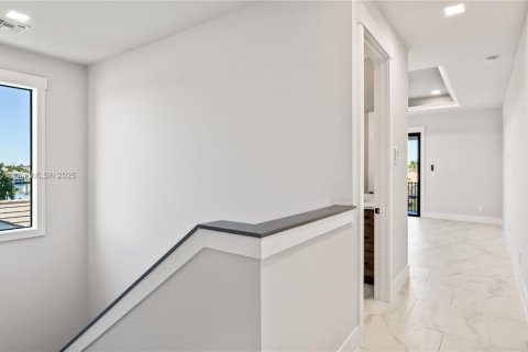House in Cape Coral, Florida 4 bedrooms, 317.91 sq.m. № 1845779 - photo 30