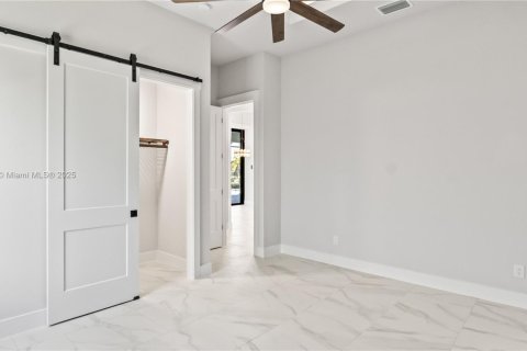 House in Cape Coral, Florida 4 bedrooms, 317.91 sq.m. № 1845779 - photo 29