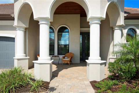 House in LAKEWOOD NATIONAL in Bradenton, Florida 4 bedrooms, 236.25 sq.m. № 213385 - photo 21