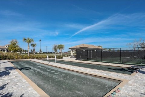House in LAKEWOOD NATIONAL in Bradenton, Florida 4 bedrooms, 236.25 sq.m. № 213385 - photo 2