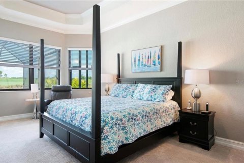 House in LAKEWOOD NATIONAL in Bradenton, Florida 4 bedrooms, 236.25 sq.m. № 213385 - photo 15