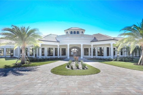 House in LAKEWOOD NATIONAL in Bradenton, Florida 4 bedrooms, 236.25 sq.m. № 213385 - photo 12