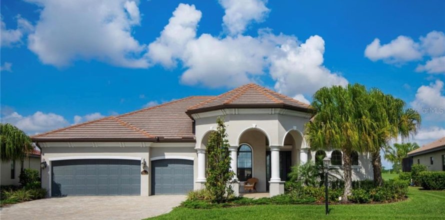 House in LAKEWOOD NATIONAL in Bradenton, Florida 4 bedrooms, 236.25 sq.m. № 213385