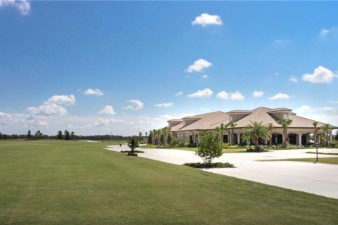 House in LAKEWOOD NATIONAL in Bradenton, Florida 4 bedrooms, 236.25 sq.m. № 213385 - photo 14