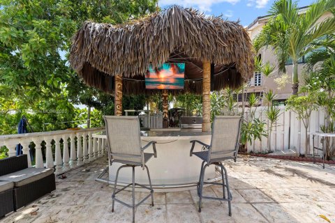 House in Miami, Florida 5 bedrooms, 235.69 sq.m. № 1922561 - photo 21