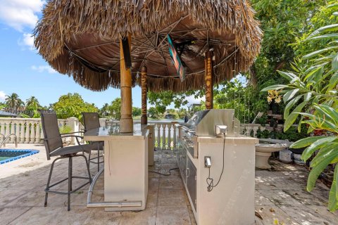 House in Miami, Florida 5 bedrooms, 235.69 sq.m. № 1922561 - photo 8