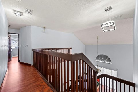 House in Miami, Florida 5 bedrooms, 235.69 sq.m. № 1922561 - photo 27