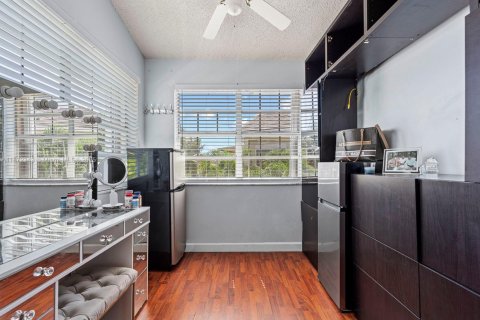 House in Miami, Florida 5 bedrooms, 235.69 sq.m. № 1922561 - photo 29